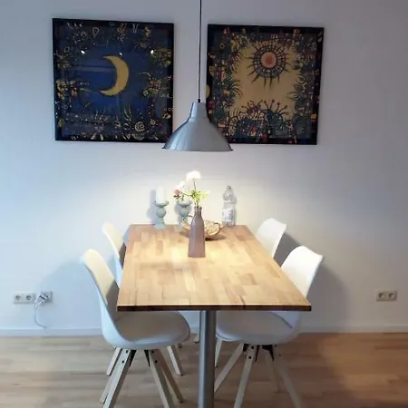 Mit Loggia Apartment *